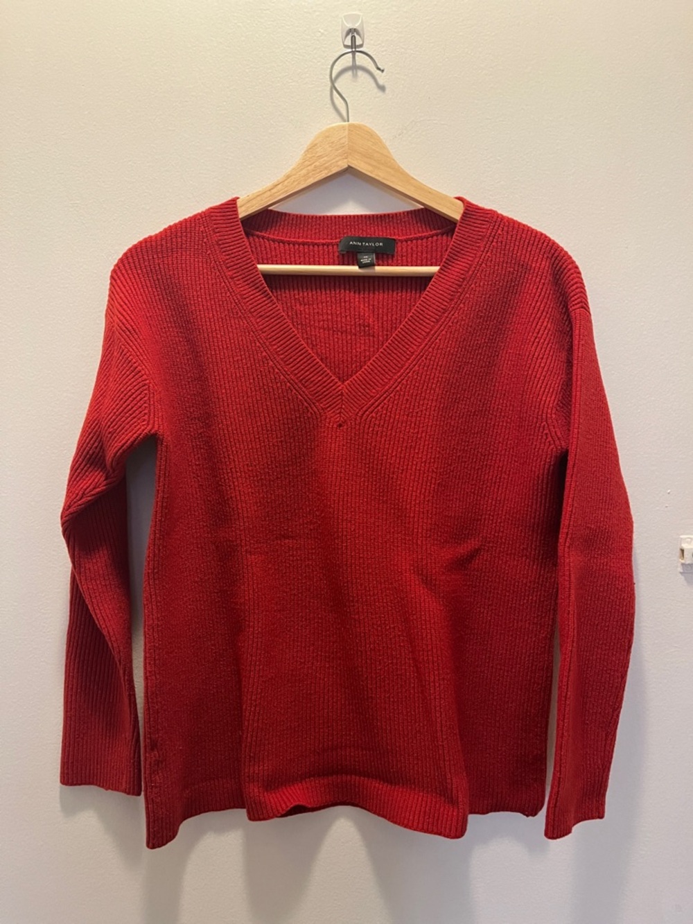 Ann Taylor Red V-Neck Ribbed Pullover Sweater